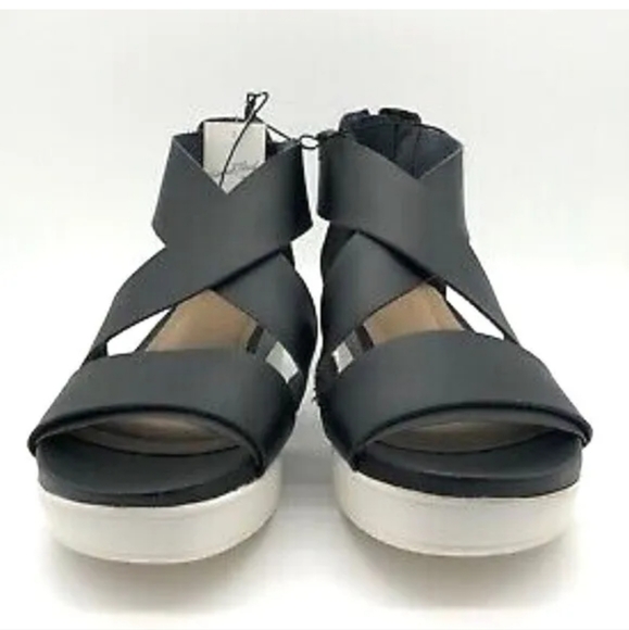 Universal Thread Women's Hummingbird Ankle Strap Sandals - Picture 6 of 7